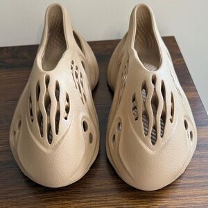 Yeezy foam runners beige